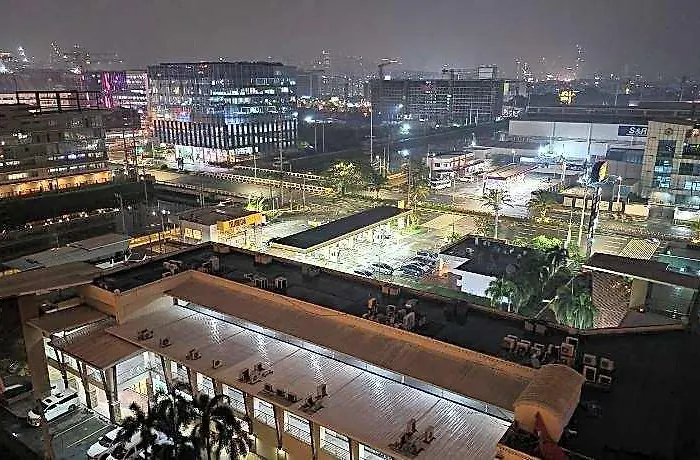 Solemare Parksuites - R Us Hotel Manila
